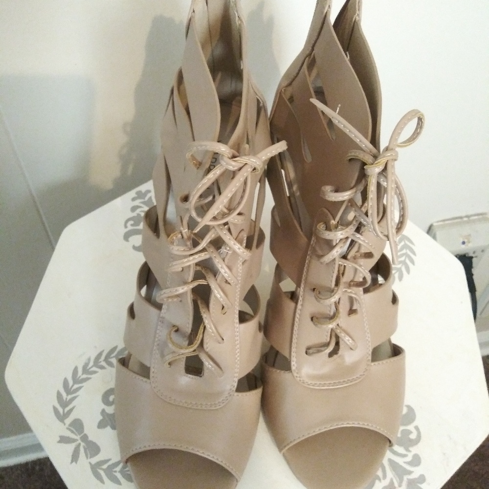 Beige Nude color Heel size 11